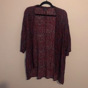 American Eagle WINE PAISLEY PRINT KIMONO SZ MEDIUM